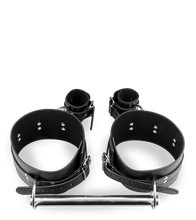 Load image into Gallery viewer, BDSM-Spreizstange für Oberschenkel mit Handfesseln